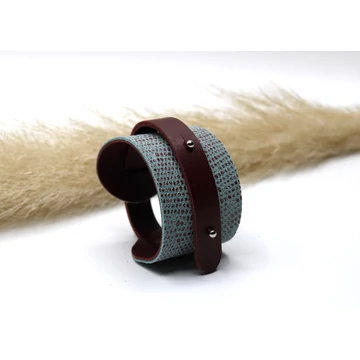 Karkötő, Türkiz-burgundi