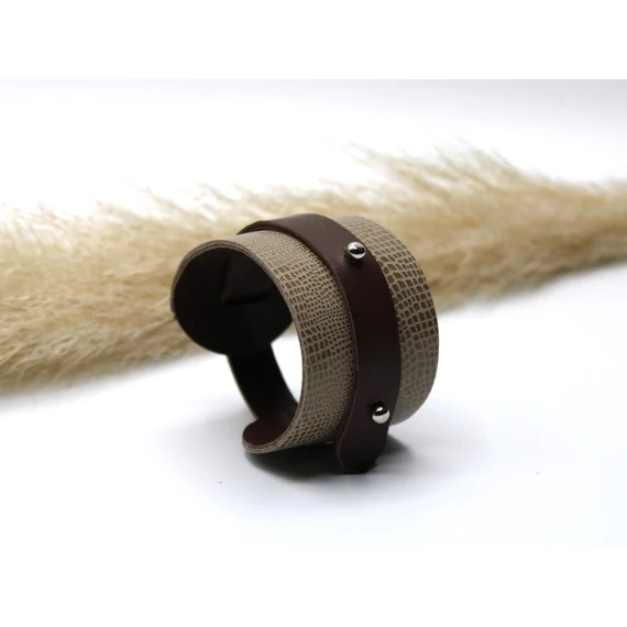 Karkötő, Sötét barna